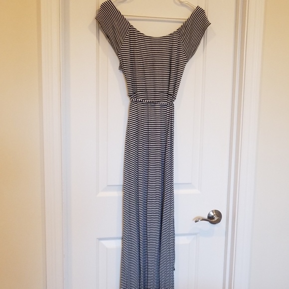 Jessica Simpson Maternity Maxi Dress - Picture 2 of 5